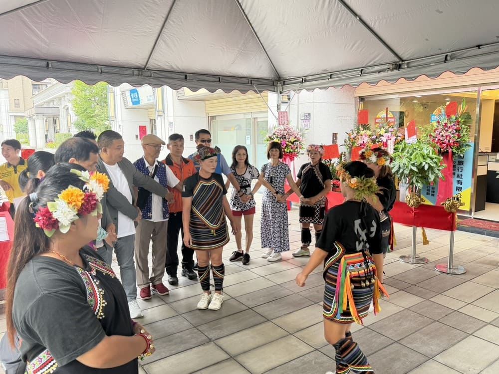 武界部落敏娜娃舞團蒞臨叮億旅行社桃園八德店開幕活動