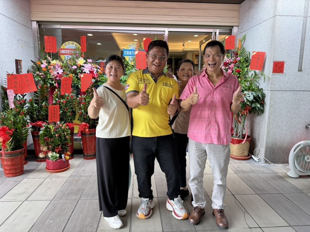 叮叮億旅行社桃園八德店開幕貴賓合影(一)