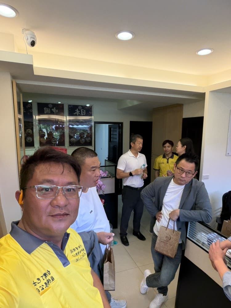 叮億旅行社桃園八德店開幕貴賓合影(三)